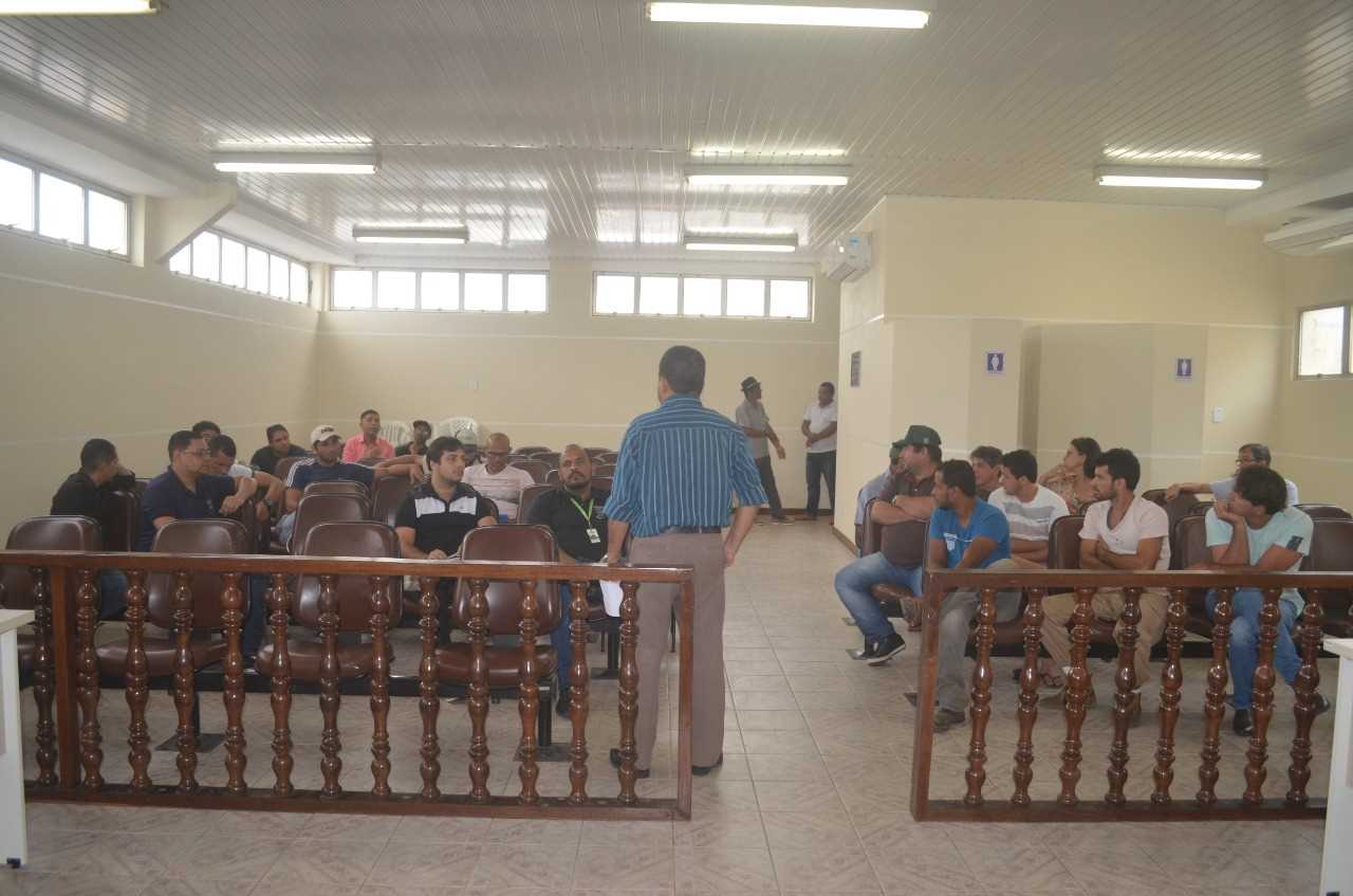 Camacã: Secretaria de Agricultura e cafeicultores se reúnem para discutir a respeito da fumaça decorrente